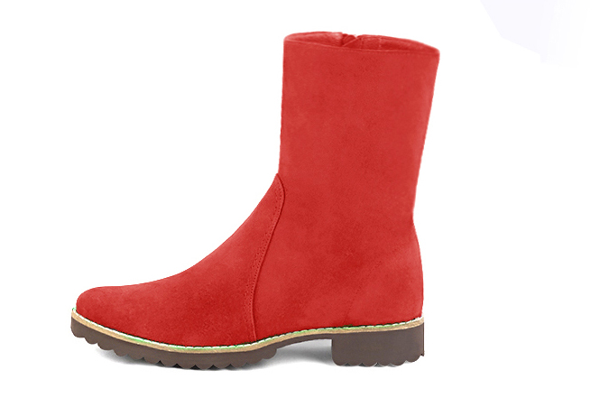 Scarlet red women's ankle boots with a zip on the inside. Round toe. Flat rubber soles. Profile view - Florence KOOIJMAN